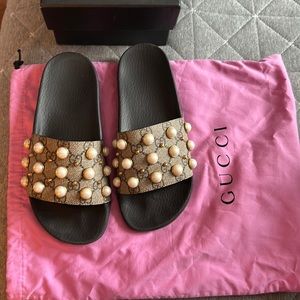 Gucci flats - authentic